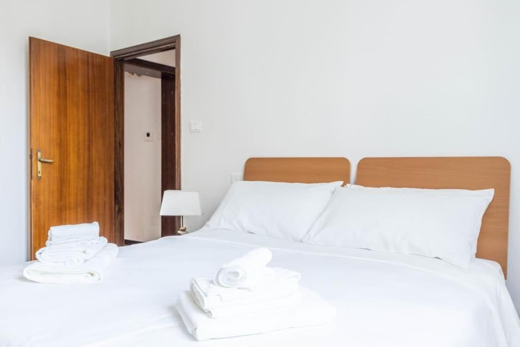 Apartament Essential Bologna - Ambrogio Host Zewnętrze zdjęcie