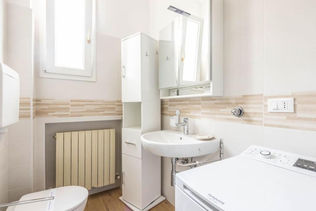 Apartament Essential Bologna - Ambrogio Host Zewnętrze zdjęcie