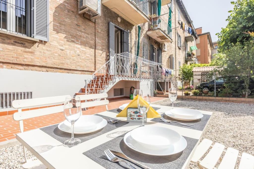 Apartament Essential Bologna - Ambrogio Host Zewnętrze zdjęcie